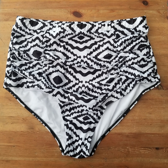 Hi-waisted Ruched Swimsuit Bottom - Picture 5 of 9